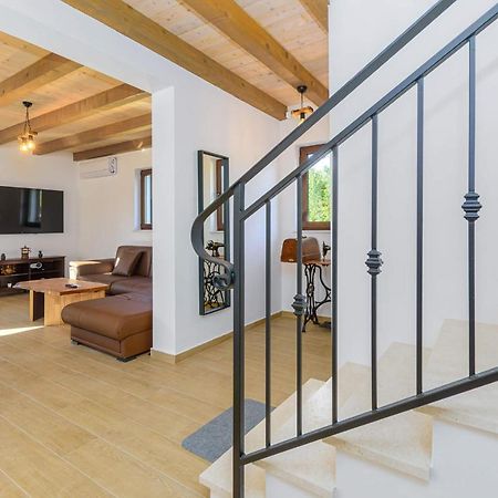 Villa David - Luxurious Secluded Villa With A Heated Pool Butkovici  Exterior photo