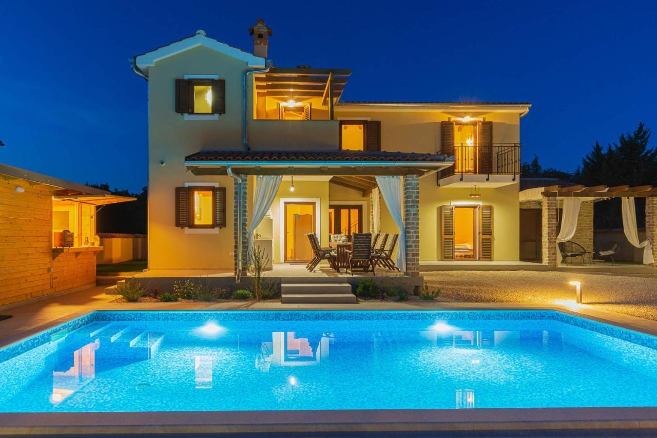 Villa David - Luxurious Secluded Villa With A Heated Pool Butkovici  Exterior photo
