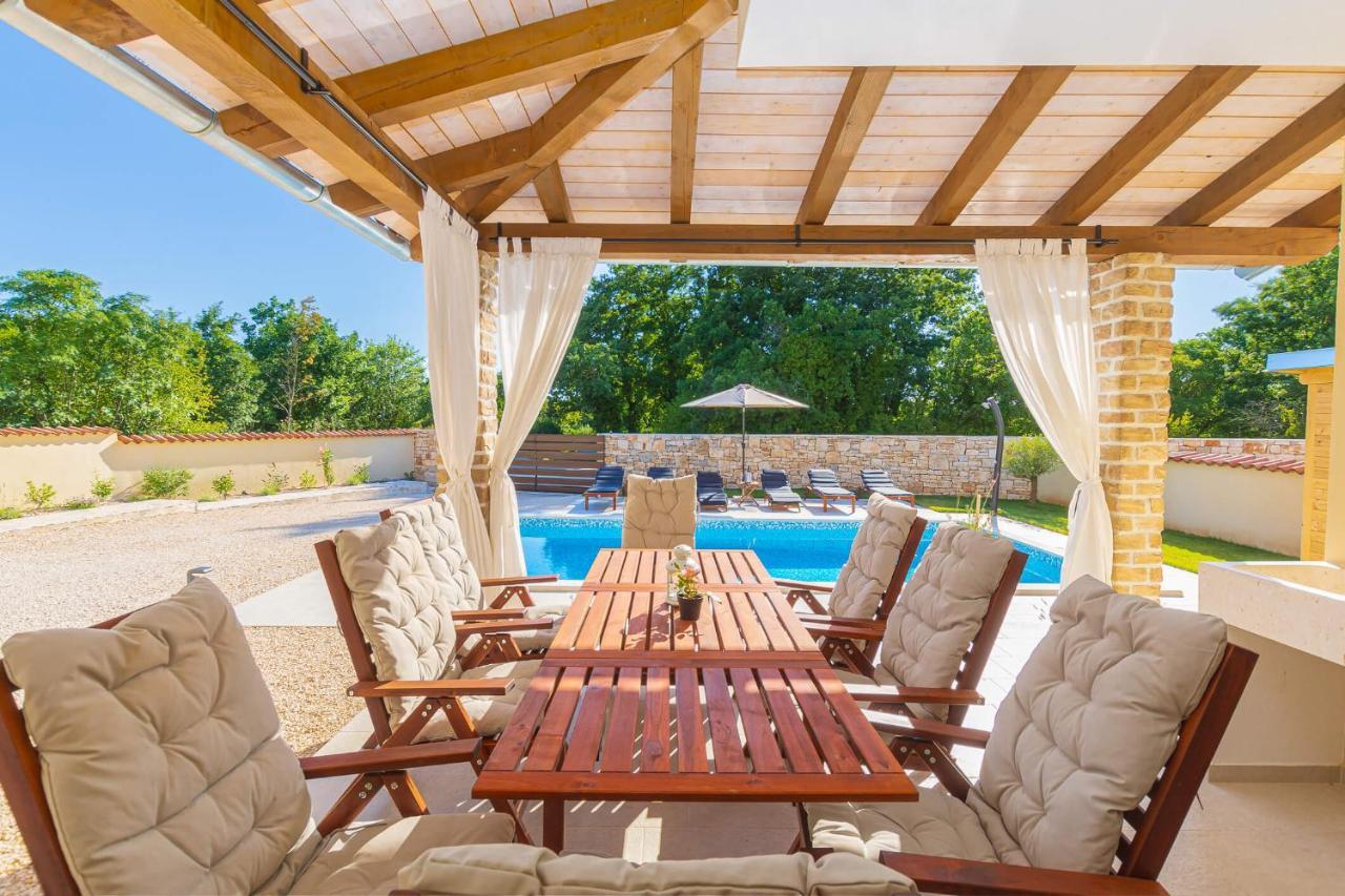 Villa David - Luxurious Secluded Villa With A Heated Pool Butkovici  Exterior photo