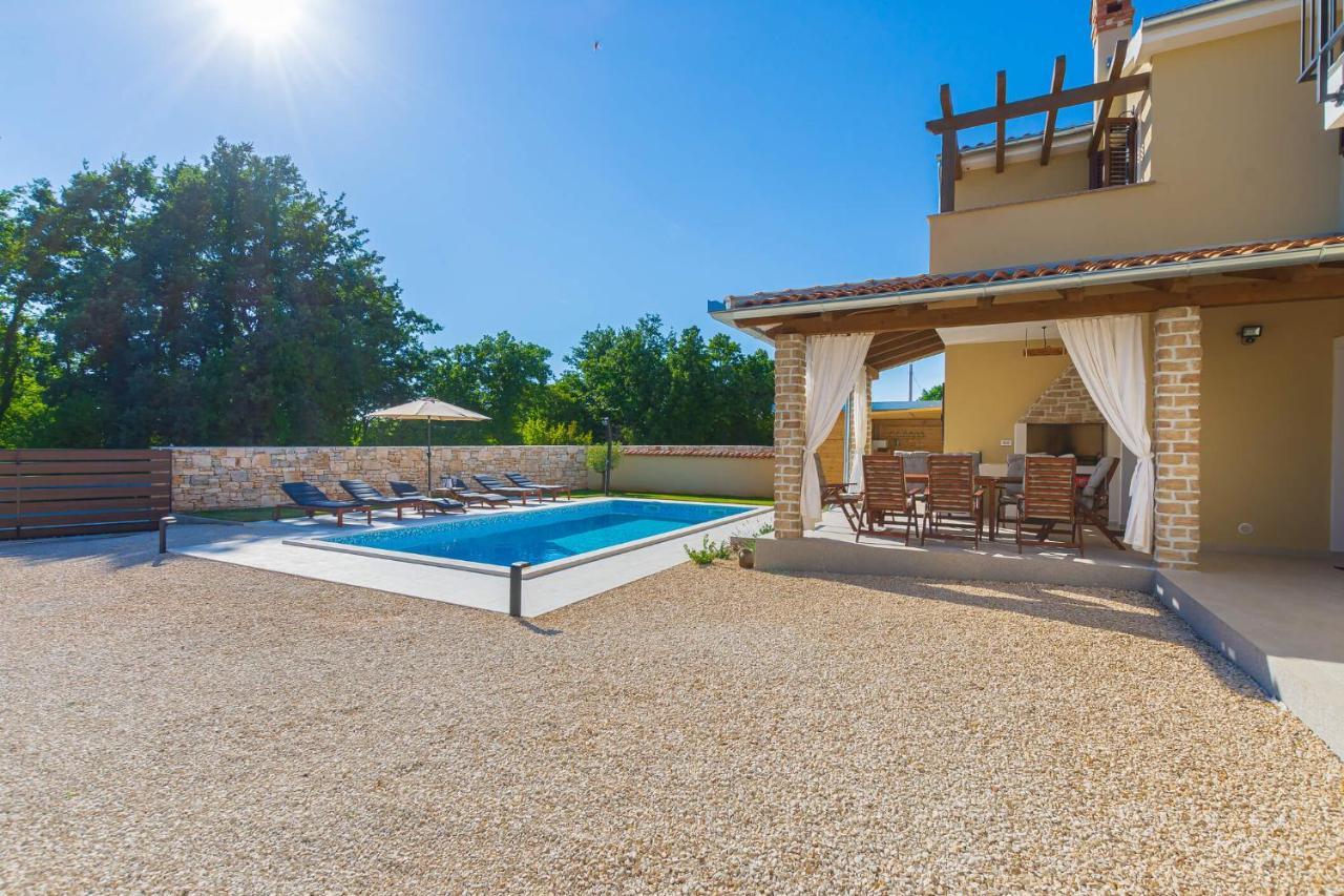 Villa David - Luxurious Secluded Villa With A Heated Pool Butkovici  Exterior photo