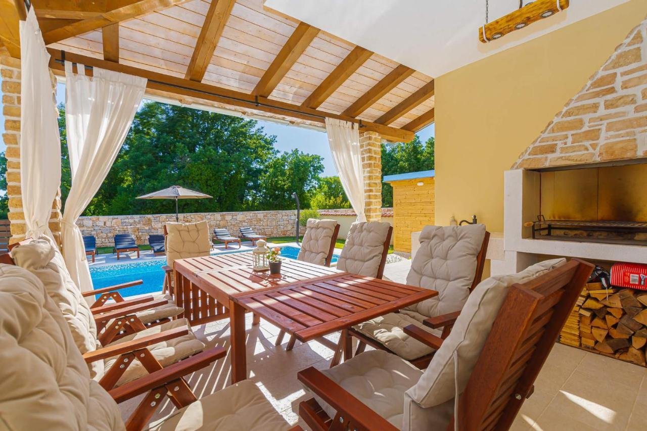 Villa David - Luxurious Secluded Villa With A Heated Pool Butkovici  Exterior photo