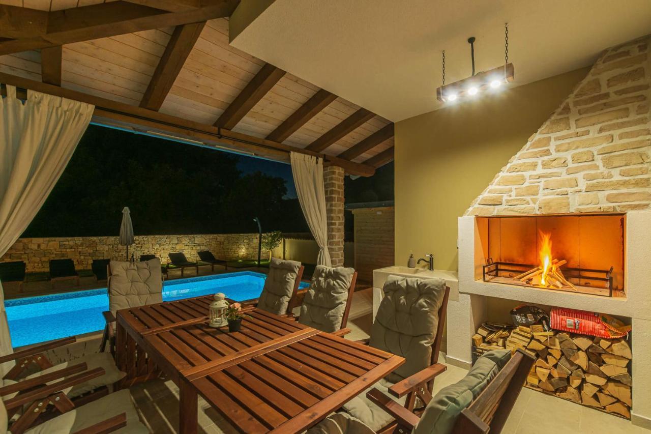 Villa David - Luxurious Secluded Villa With A Heated Pool Butkovici  Exterior photo