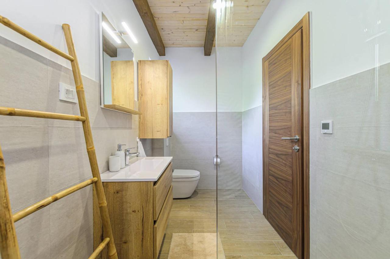 Villa David - Luxurious Secluded Villa With A Heated Pool Butkovici  Exterior photo
