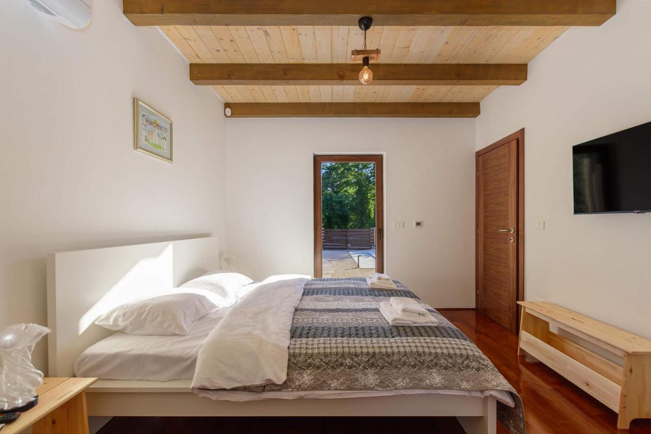 Villa David - Luxurious Secluded Villa With A Heated Pool Butkovici  Exterior photo
